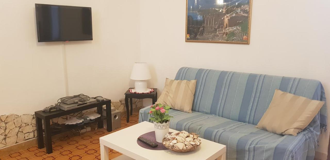 Casa Capri Apartment Giardini Naxos Ngoại thất bức ảnh