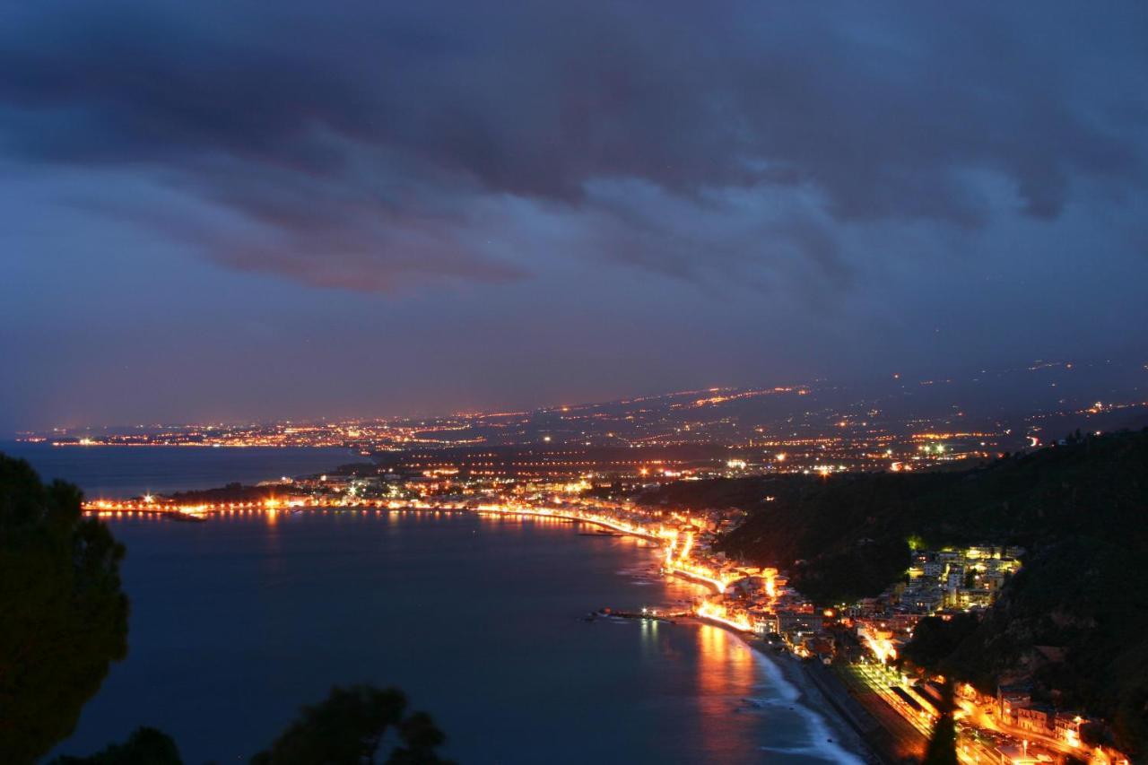Casa Capri Apartment Giardini Naxos Ngoại thất bức ảnh