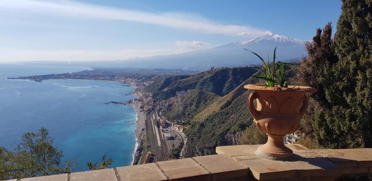 Casa Capri Apartment Giardini Naxos Ngoại thất bức ảnh